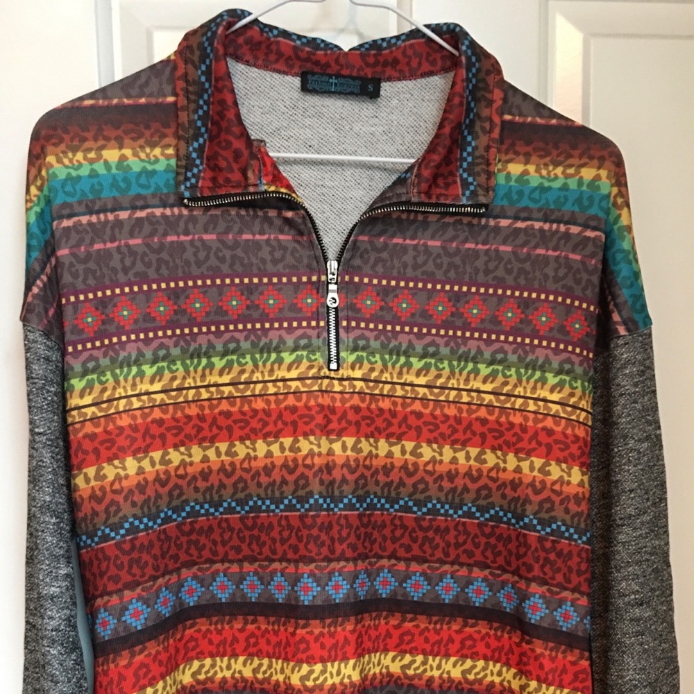Fashion Express small top; serape design; pockets